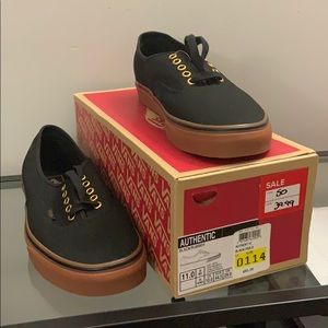 Men’s Vans Black/Gum size 11 brand new